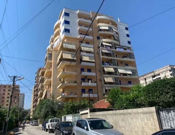 Fier, shitet apartament 3+1+Ballkon Kati 10, 88 m², Cmimi Fillestar 3,700,000 Leke