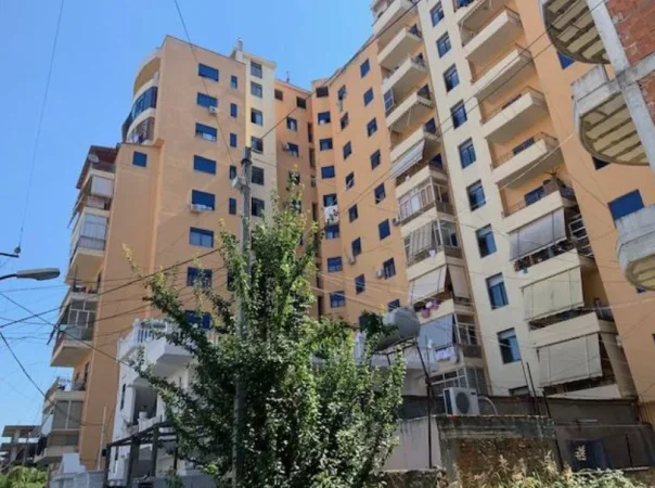 Fier, shitet apartament 3+1+Ballkon Kati 10, 88 m², Cmimi Fillestar 3,700,000 Leke