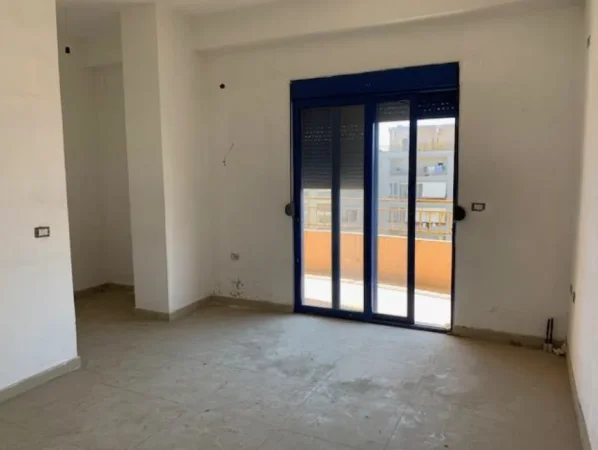 Fier, shitet apartament 3+1+Ballkon Kati 10, 88 m², Cmimi Fillestar 3,700,000 Leke