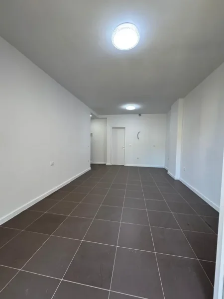 Tirane, jepet me qera apartament 1+1 Kati 5, 65 m² 380 € (Rruga Dritan Hoxha,Kompleksi AURA,Laprakë,Tiranë)