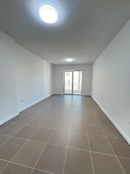 Tirane, jepet me qera apartament 1+1 Kati 5, 65 m² 380 € (Rruga Dritan Hoxha,Kompleksi AURA,Laprakë,Tiranë)