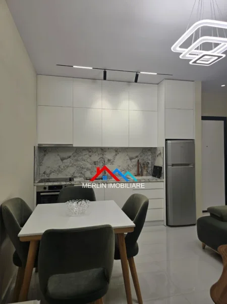 Tirane, jepet me qera apartament 1+1+Ballkon Kati 5, 60 m² 420 € (RRUGA GRYKA E KACANIKUT,UNIVERS CITY)