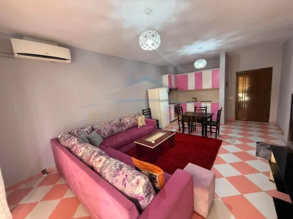 Tirane, jepet me qera apartament 1+1 Kati 6, 65 m² 450 € (Unaza e Re)