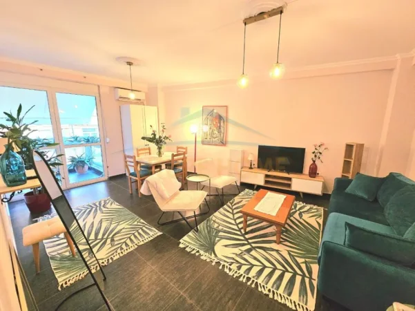 Tirane, shitet apartament 2+1+Aneks+Ballkon Kati 3, 94 m² 245.000 € (Rruga e Barrikadave)
