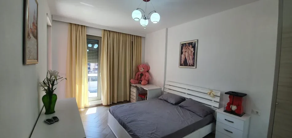 Tirane, jepet me qera apartament 1+1+Ballkon Kati 5, 65 m² ,550 € (Zogu i Zi, Kompleksi Foleja Gjelbër, Tiranë)