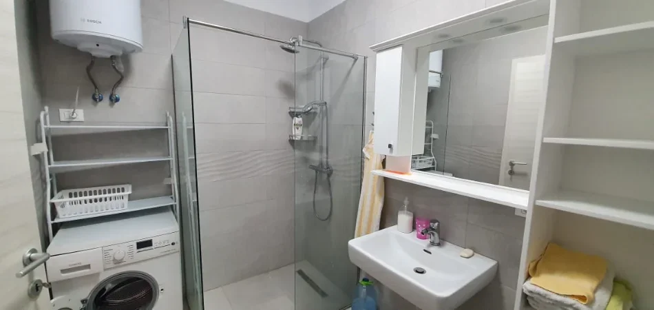 Tirane, jepet me qera apartament 1+1+Ballkon Kati 5, 65 m² ,550 € (Zogu i Zi, Kompleksi Foleja Gjelbër, Tiranë)