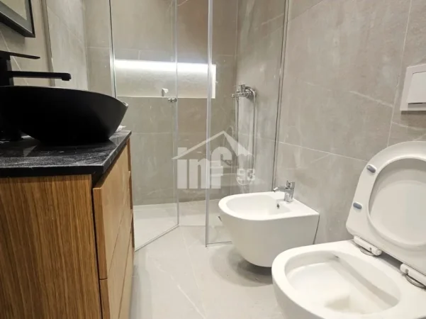 Tirane, jepet me qera apartament 2+1 Kati 4, 110 m² 1.500 € (GOLDEN TOWER RESIDENCE, MINE PEZA)