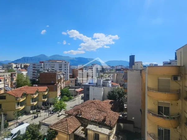 Tirane, jepet me qera apartament 2+1 Kati 4, 110 m² 1.500 € (GOLDEN TOWER RESIDENCE, MINE PEZA)