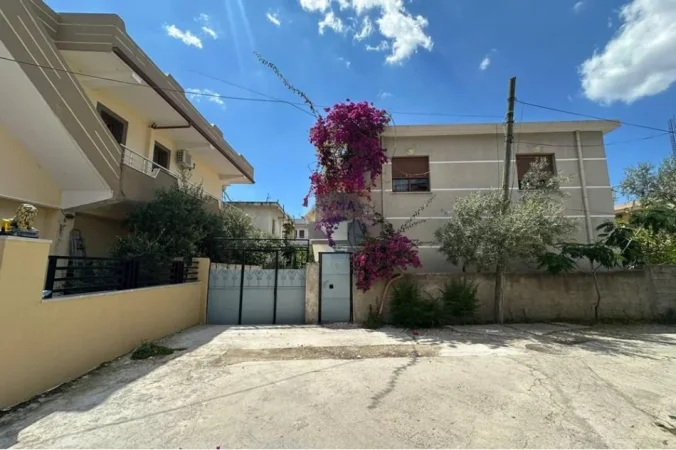 Vlore, shitet shtepi 2+1+Aneks+Ballkon Kati 1, 3 m² 