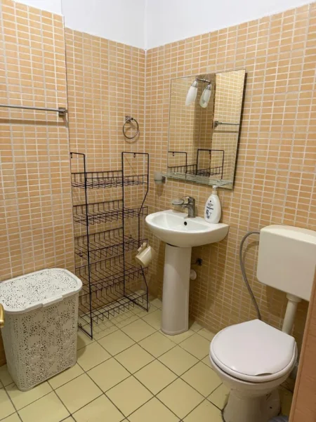 Tirane, jepet me qera apartament 1+1 Kati 7, 60 m² 380 € (ASTIR)