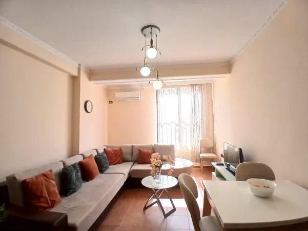 Tirane, jepet me qera apartament 1+1+Ballkon Kati 2, 60 m² 500 € (Selvia)