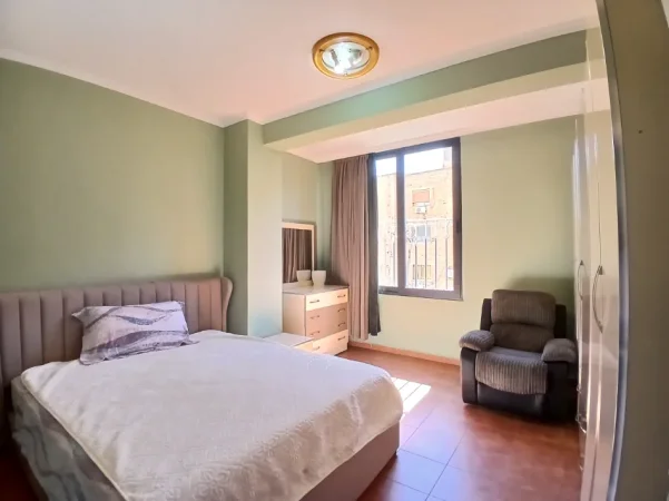 Tirane, jepet me qera apartament 1+1+Ballkon Kati 2, 60 m² 500 € (Selvia)