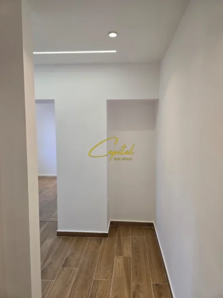 Tirane, shitet garsonier 1+1 Kati 1, 30 m² 85.000 euro (PAZARI I RI)
