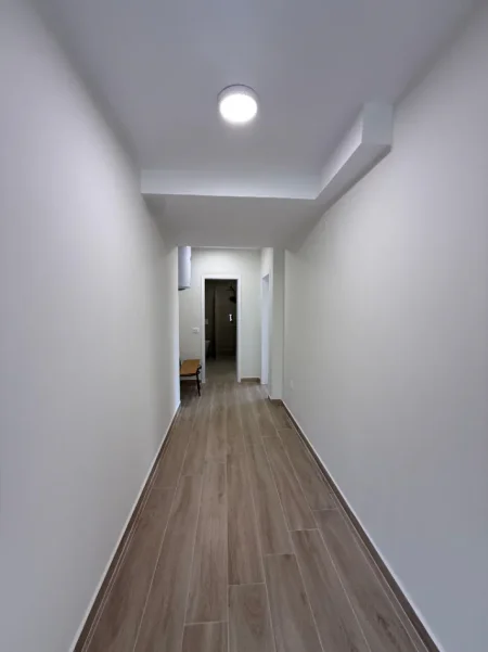 Tirane, jepet me qira Ambient Per Zyra/Apartament 3+1+Ballkon Kati 3, 100 m² 600 € (Rruga e Durresit)