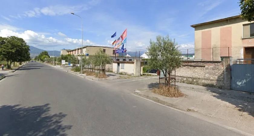Shkoder, jepet me qera ambjent biznesi Kati 1, 1.000 m² 2.000 € (Rruga “Inxh. Gjovalin Gjadri”, Shkodër)