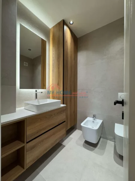 Tirane, jepet me qera apartament 1+1+Ballkon Kati 3, 75 m² 750 € (Shkolla e Kuqe)
