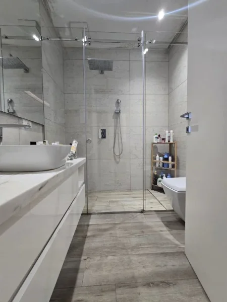 Tirane, shitet apartament 3+1+Ballkon Kati 5, 136 m² 450.000 € (Kompleksi Deliorgjit)