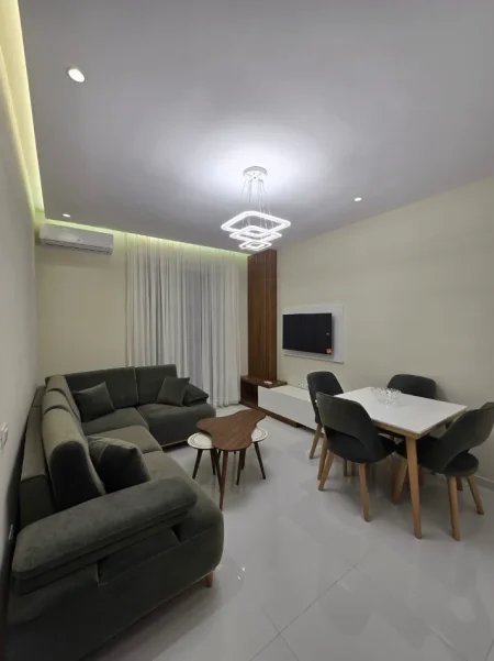 Tirane, jepet me qera apartament 1+1 Kati 5, 60 m² 420 € (Univers City)