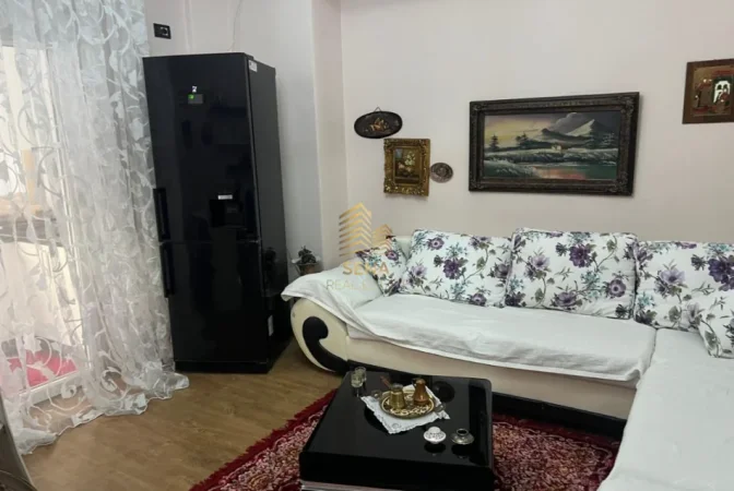Tirane, jepet me qera apartament 2+1+Ballkon Kati 4, 90 m² 600 € (Komuna e Parisit)