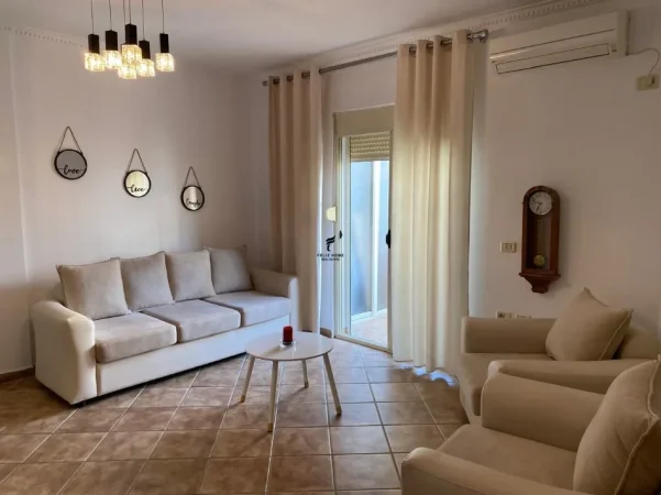Tirane, jepet me qera apartament 1+1 Kati 4, 65 m² 350 € (FRESK)