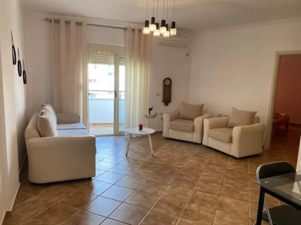 Tirane, jepet me qera apartament 1+1 Kati 4, 65 m² 350 € (FRESK)