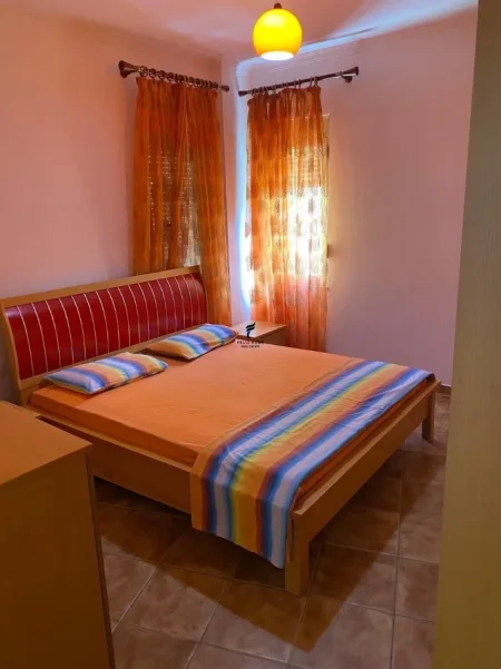 Tirane, jepet me qera apartament 1+1 Kati 4, 65 m² 350 € (FRESK)