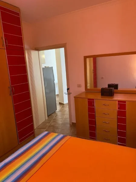 Tirane, jepet me qera apartament 1+1 Kati 4, 65 m² 350 € (FRESK)