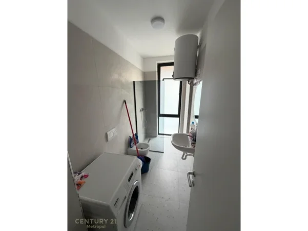 Tirane, jepet me qera apartament 2+1 Kati 2, 92 m² 700 € 
