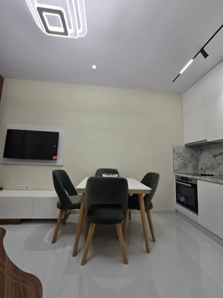 Tirane, jepet me qera apartament 1+1 Kati 5, 60 m² 400 € (Univers City)