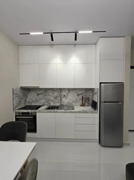 Tirane, jepet me qera apartament 1+1 Kati 5, 60 m² 400 € (Univers City)
