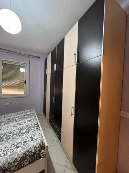 Tirane, jepet me qera apartament 2+1+Ballkon Kati 1, 100 m² 500 € (astrir)