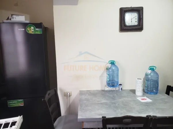 Tirane, jepet me qera apartament 1+1 Kati 4, 65 m² 450 € (Laprake)