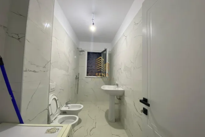 Tirane, jepet me qera apartament 2+1+Ballkon Kati 5, 85 m² 450 € (Paskuqan)