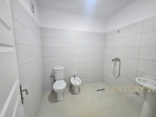 Tirane, jepet me qera apartament 2+1 Kati 3, 96 m² 650 € 
