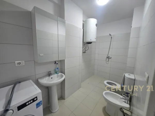 Tirane, jepet me qera apartament 2+1 Kati 3, 96 m² 650 € 