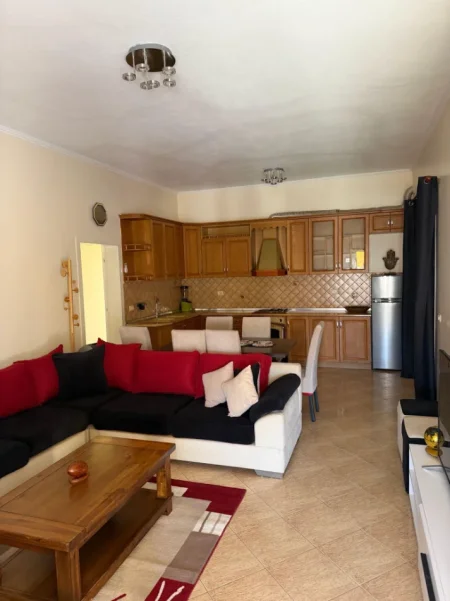 Tirane, jepet me qera Vile 3+1 Kati 2, 170 m² 570 € (Rruga Celo sinani)