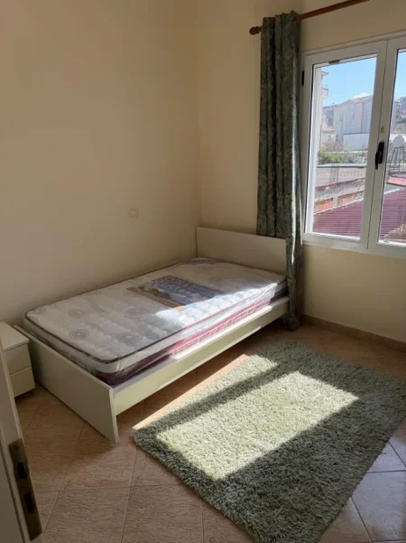 Tirane, jepet me qera Vile 3+1 Kati 2, 170 m² 570 € (Rruga Celo sinani)