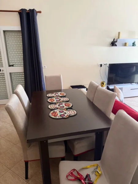 Tirane, jepet me qera Vile 3+1 Kati 2, 170 m² 570 € (Rruga Celo sinani)
