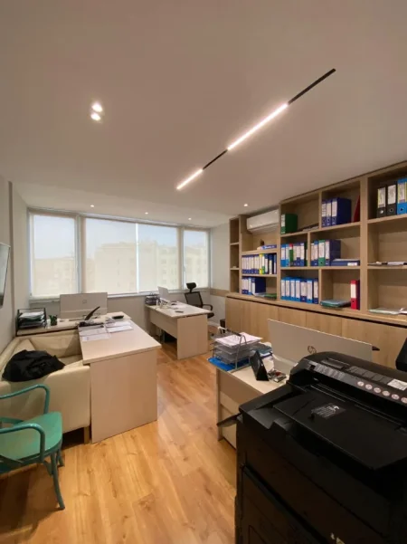 Tirane, jepet me qera zyre Kati 8, 85 m² 840 € (Stadiumi Dinamo)