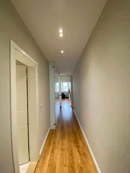 Tirane, jepet me qera zyre Kati 8, 85 m² 840 € (Stadiumi Dinamo)