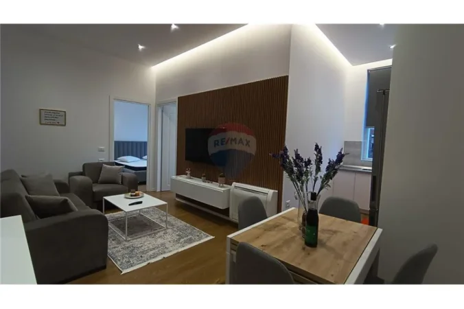 Tirane, jepet me qera apartament 2+1 Kati 2, 70 m² 800 € (BLLOKU I AMBASADAVE)