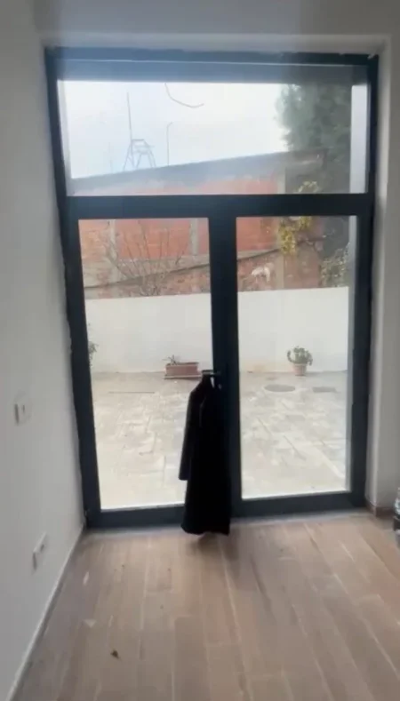Tirane, jepet me qera ambjent biznesi Kati 1, 20 m² 350 € (Don Bosko)