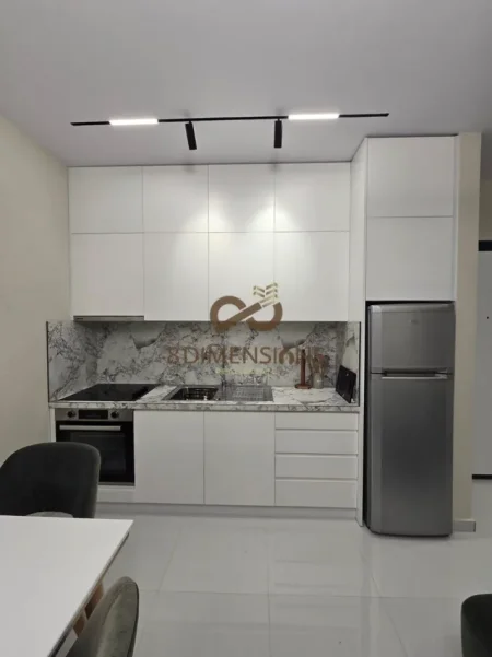 Tirane, jepet me qera apartament 1+1+Ballkon Kati 5, 60 m² 400 € (univers city)