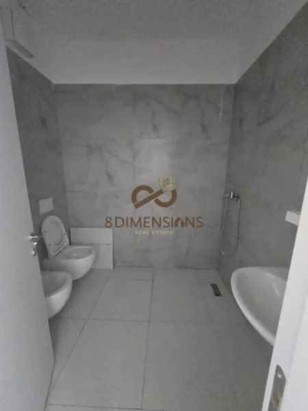 Tirane, jepet me qera apartament 1+1+Ballkon Kati 5, 60 m² 400 € (univers city)