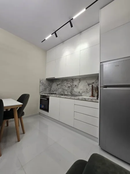 Tirane, jepet me qera apartament 1+1+Ballkon Kati 5, 59 m² 400 € 