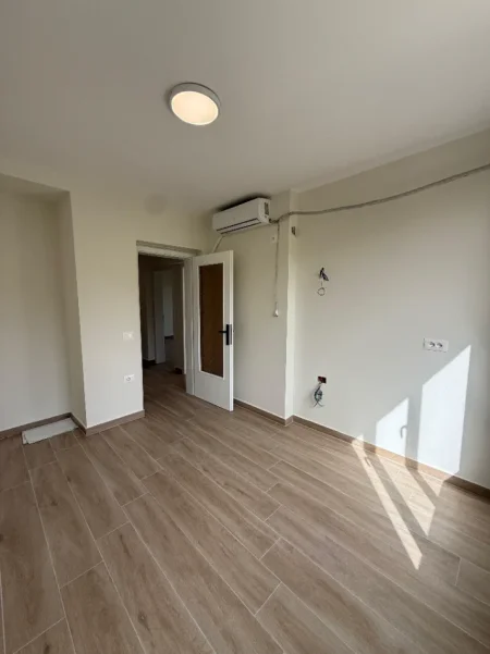 Tirane, JEPET ME QIRA Ambient Per Zyra | Apartament 3+1 Kati 3, 100 m² 600 € (RRUGA E DURRESIT)