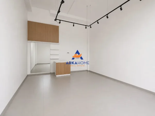Tirane, jepet me qera ambjent biznesi Kati 0, 36 m² 578 € 