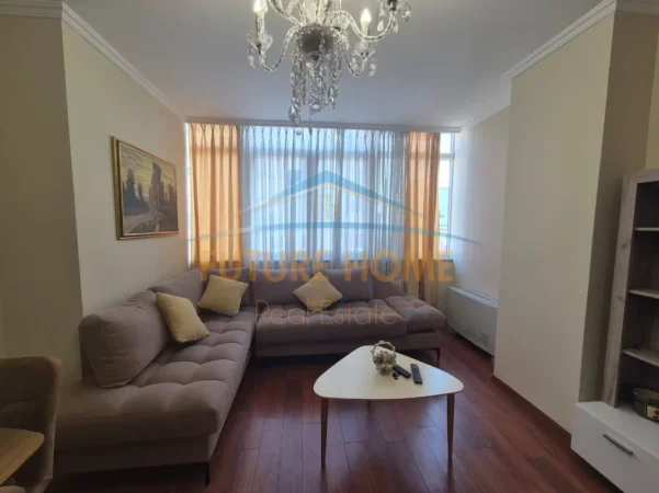 Tirane, shitet apartament 2+1+Ballkon Kati 8, 95 m² 230.000 € (Bulevardi Zhan D'Ark)