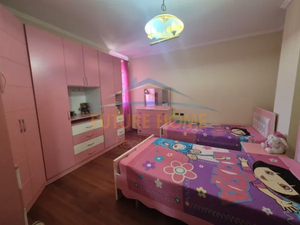Tirane, shitet apartament 2+1+Ballkon Kati 8, 95 m² 230.000 € (Bulevardi Zhan D'Ark)