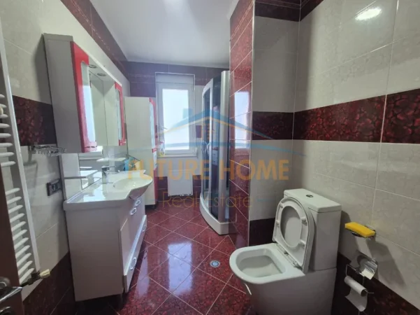Tirane, shitet apartament 2+1+Ballkon Kati 8, 95 m² 230.000 € (Bulevardi Zhan D'Ark)